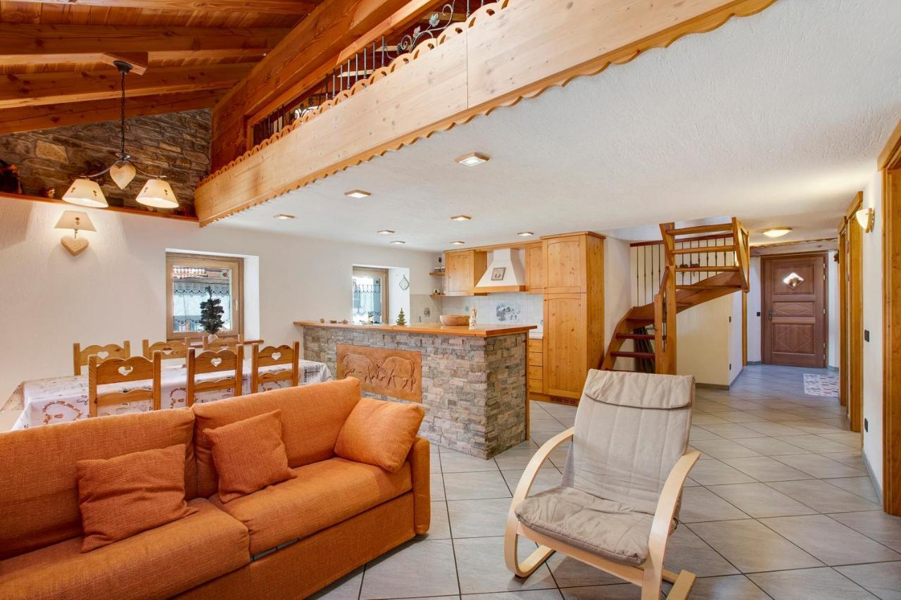 Chalet Vista Monte Bianco Ла-Саль Экстерьер фото